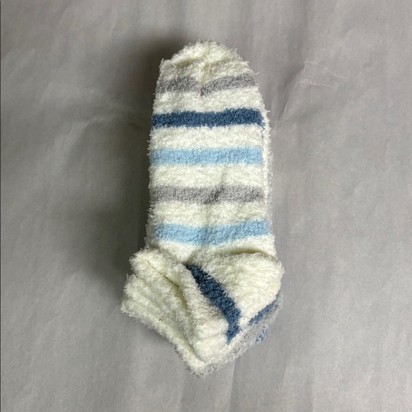 New Born Socks Women’s 4 Pair Blue & White Plush Soft Cozy No Show Socks Casual - Picture 4 of 13